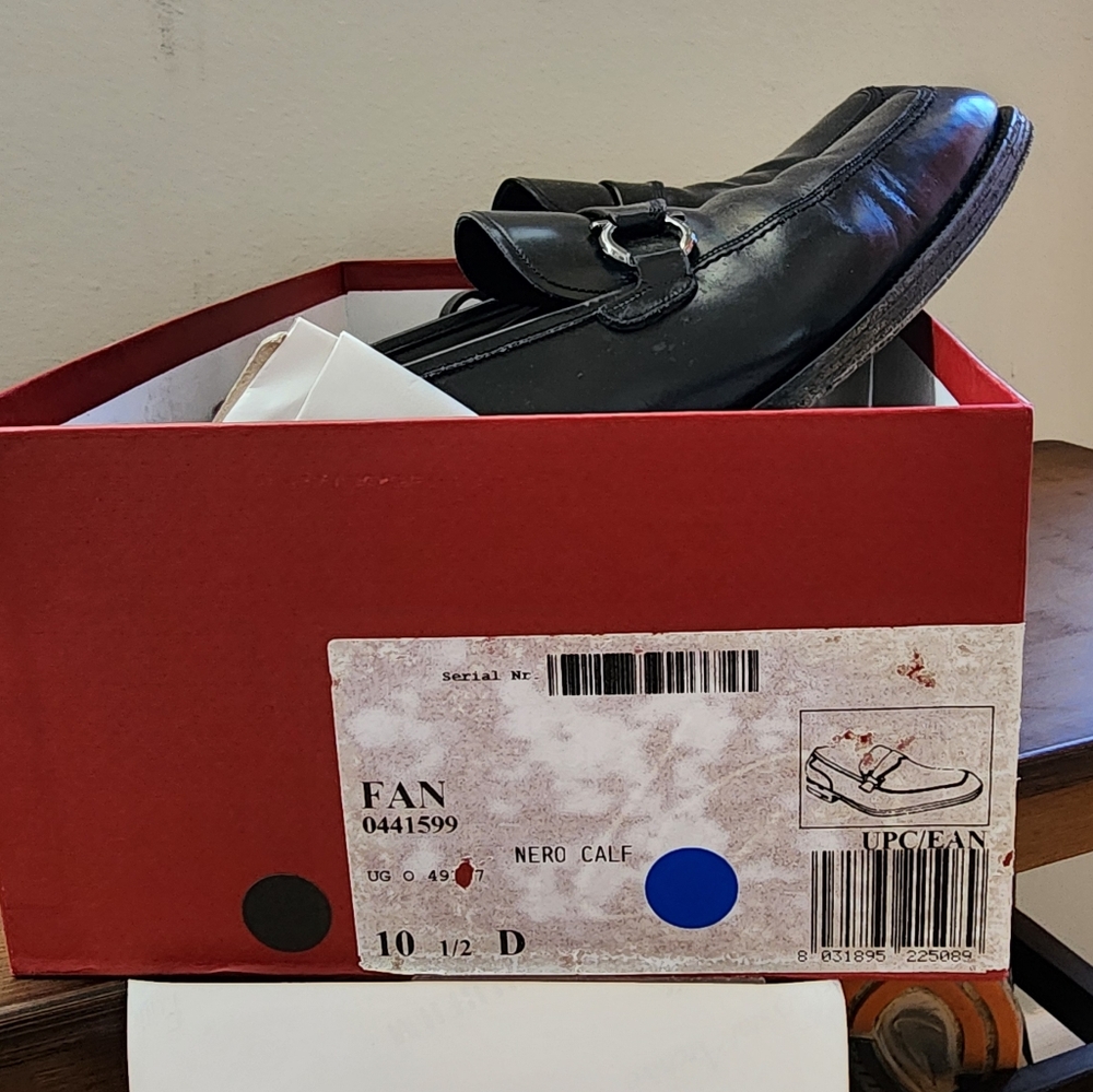 Ferragamo Fan loafer leather size 10.5
